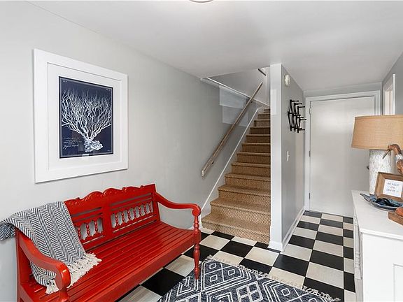3rd image of 200 Driftwood Dr APT 5
