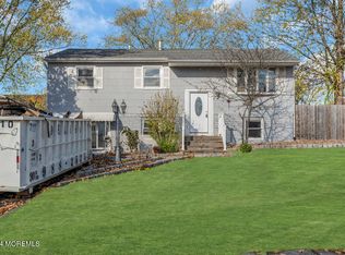 17 Woodlark Rd, Toms River, NJ 08755