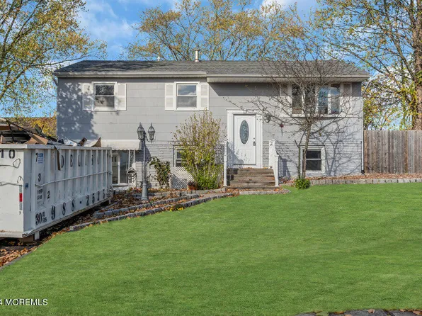 17 Woodlark Road, Toms River, NJ 08755