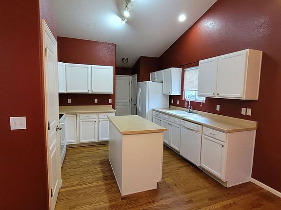 3rd image of 7323 Bentwater Dr