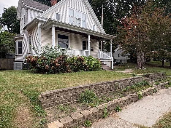 2nd image of 1036 W Washington St
