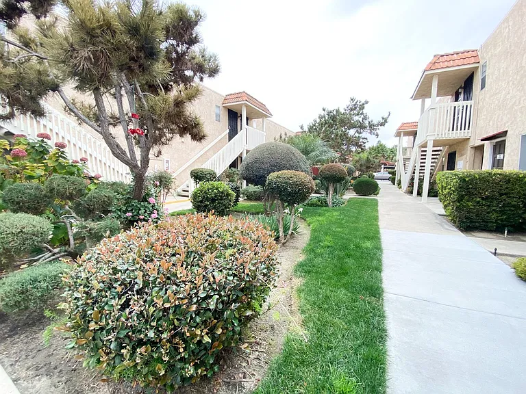 1626 N Santa Fe Ave — Photo 8