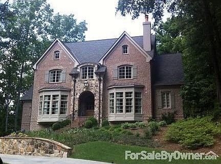 Drive Under Garage with large bonus room