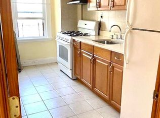 21-15 28th St #3A, Astoria, NY 11105