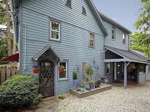 Sunfilled Carriage House