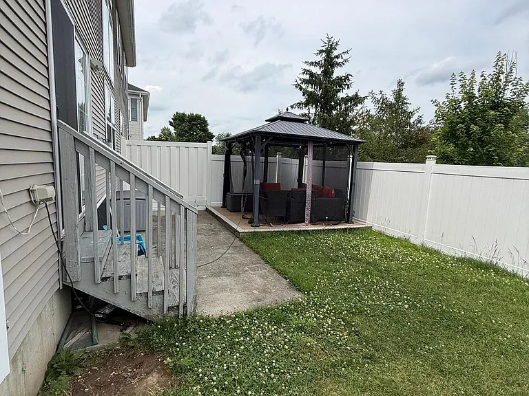 233 Fountayne Ln — Photo 5