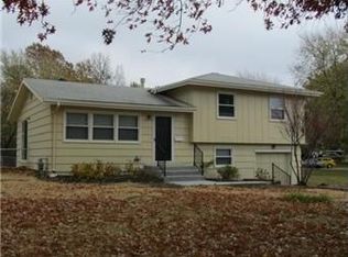 610 NW Ward Ln, Lees Summit, MO 64063