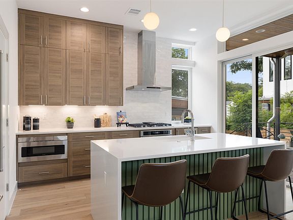 3rd image of 900 S 2nd St #21