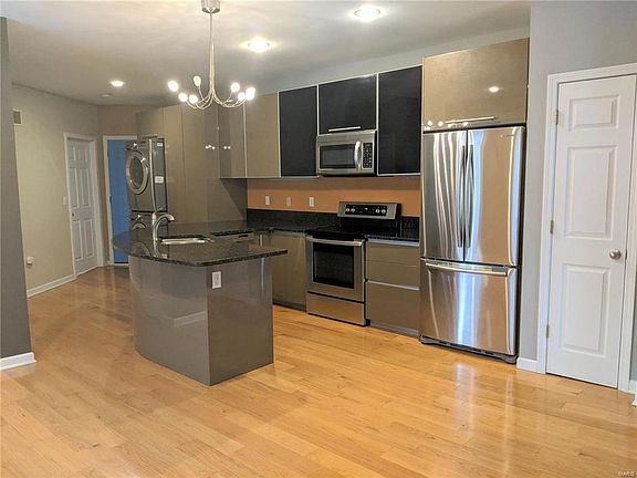 3rd image of 4164 W Pine Blvd APT 1E