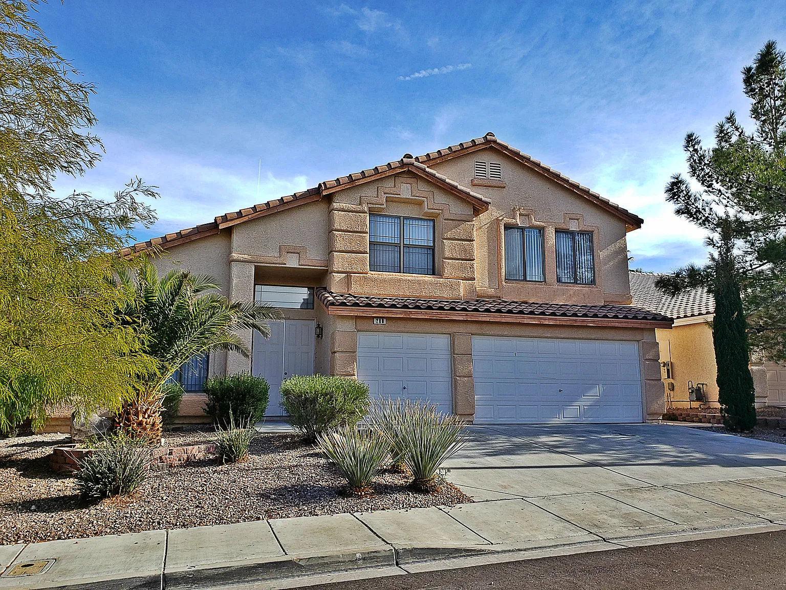 4 bed, 2984 sqft, $2,995 — Photo 2