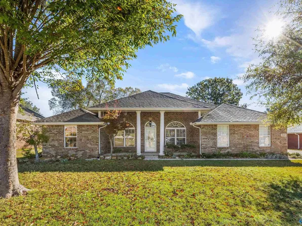 7017 Thornwood Ln SE, Owens Cross Roads, AL 35763