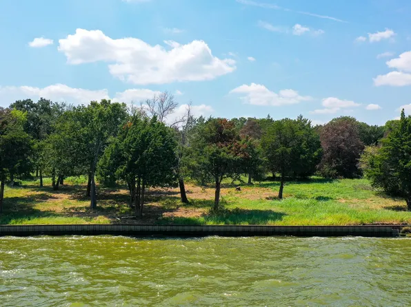 1801 Fox Hollow Ln, Seven Points, TX 75143