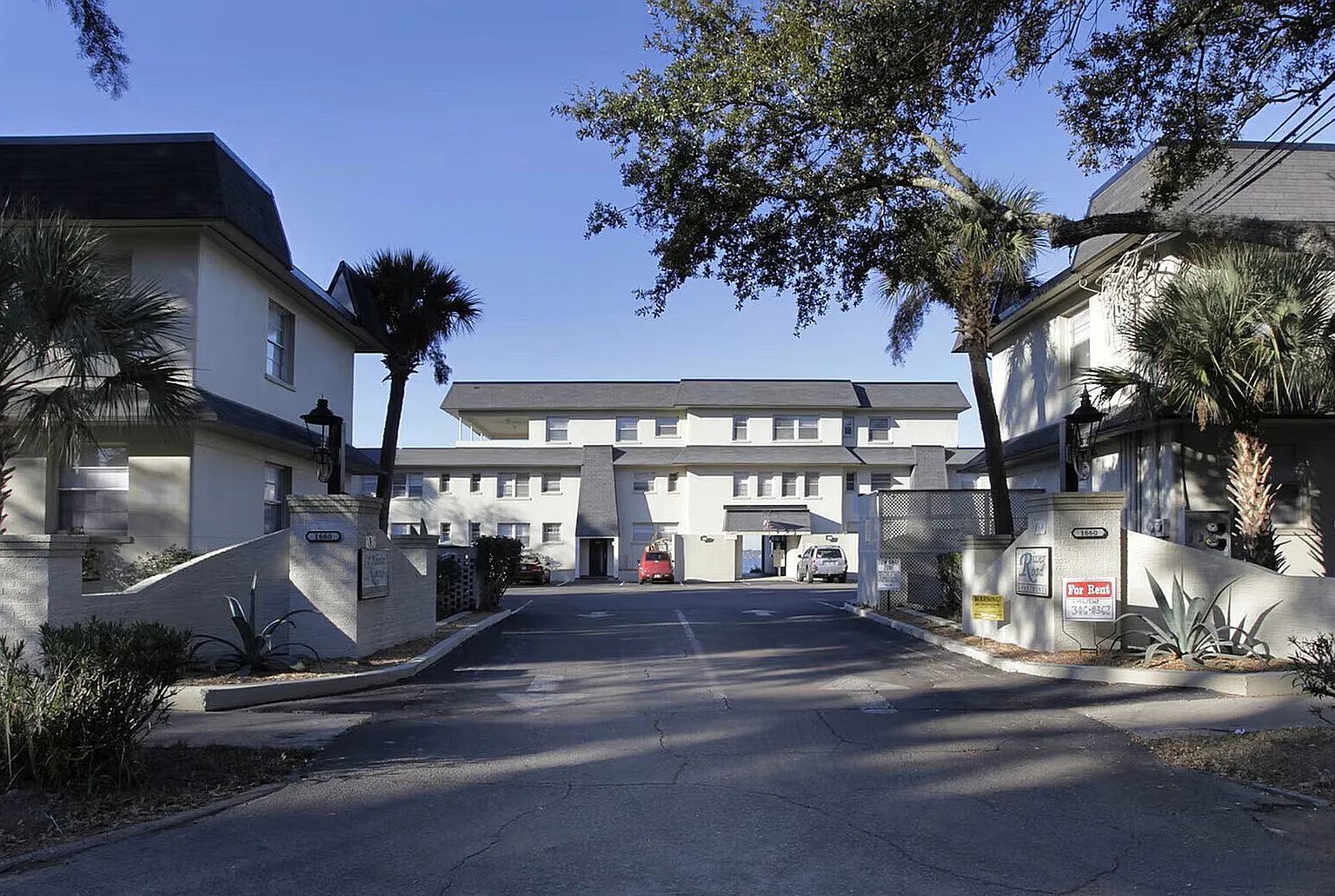 River Road Apartments — Photo 4