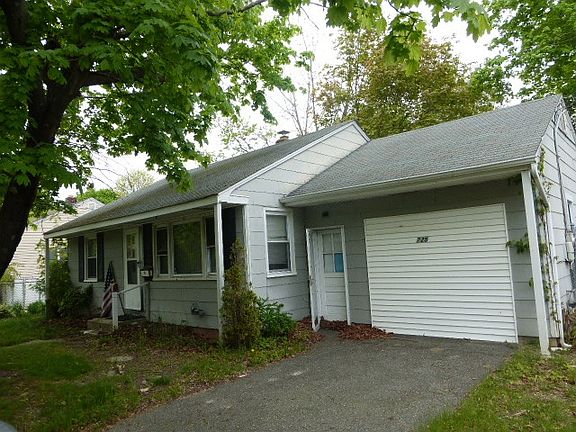 2nd image of 725 Main St
