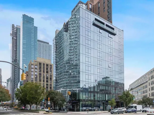 5 Court Square West image 8 of 8