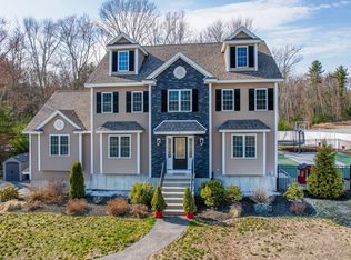 2 Hemlock Ln, Billerica, MA 01821