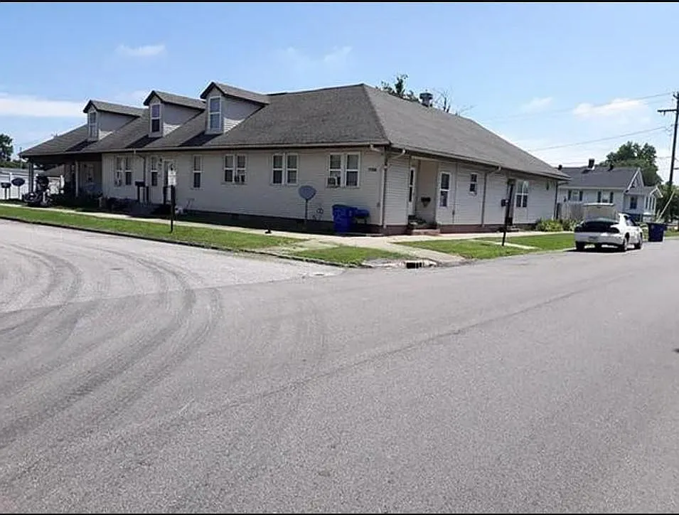 1134 S Stormont St — Photo 1