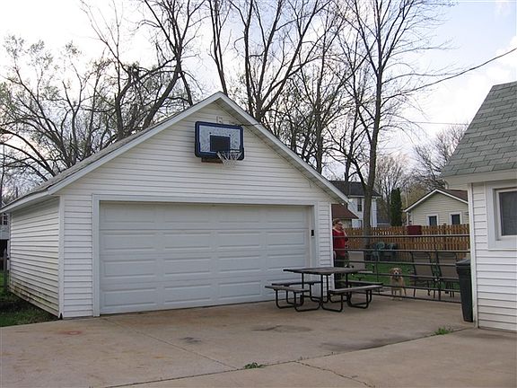 3rd image of 311 Almeron St