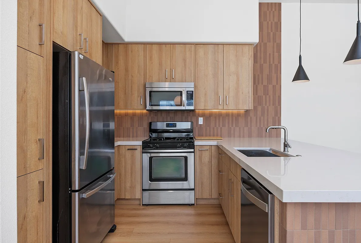 1336 Hornblend St — Photo 4