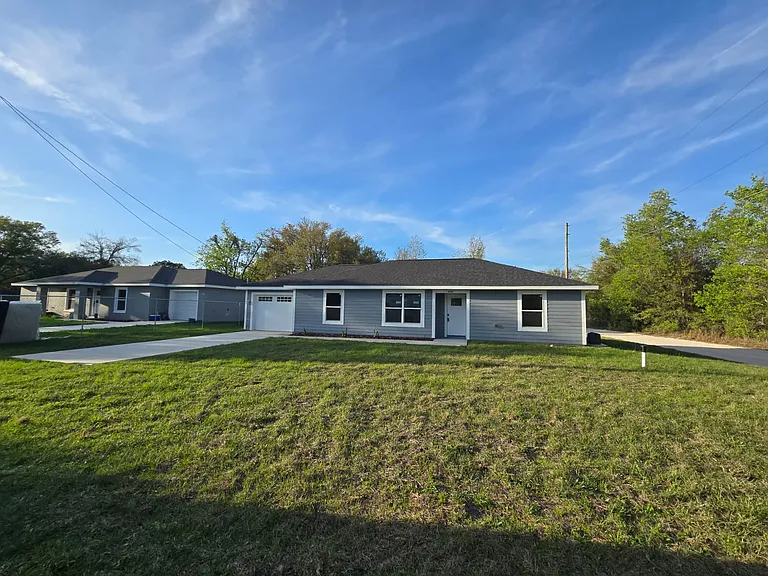 5315 NW 8th Pl — Photo 3