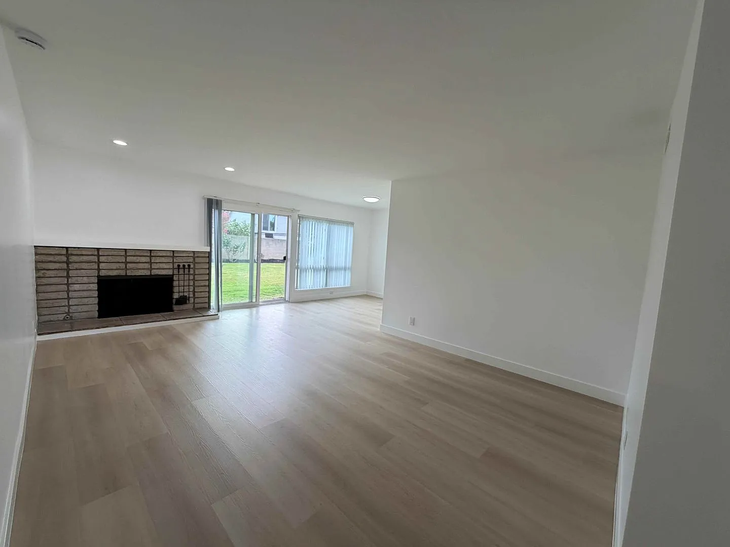On Cul-De-Sac: 4 Bedroom 2 Bath Single Story Home — Photo 3