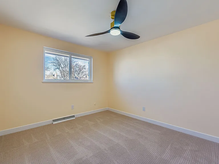 4264 W Radcliff Ave — Photo 23
