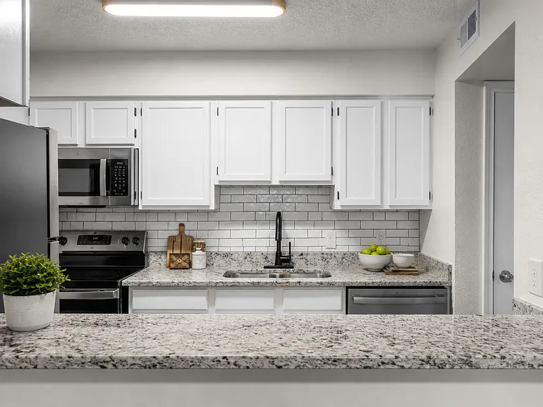 Living Oaks Apartments — Photo 5