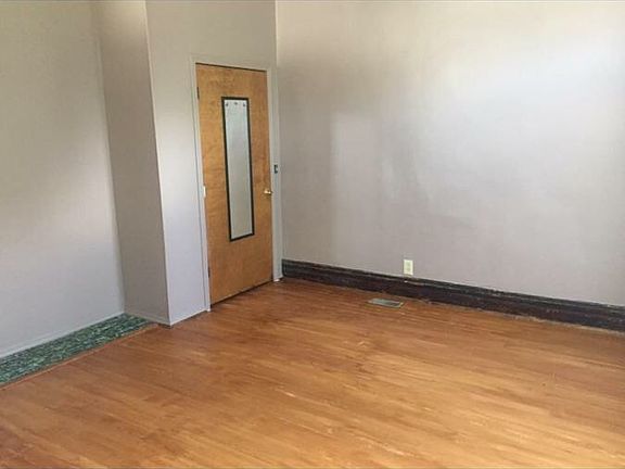 Front bedroom 