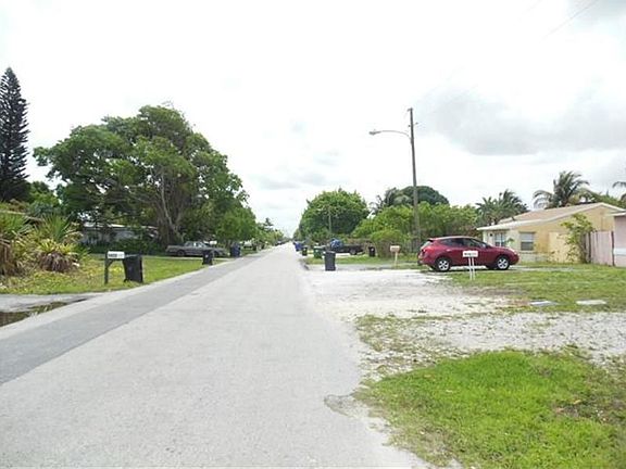 3rd image of 1437 NW 5th Ave