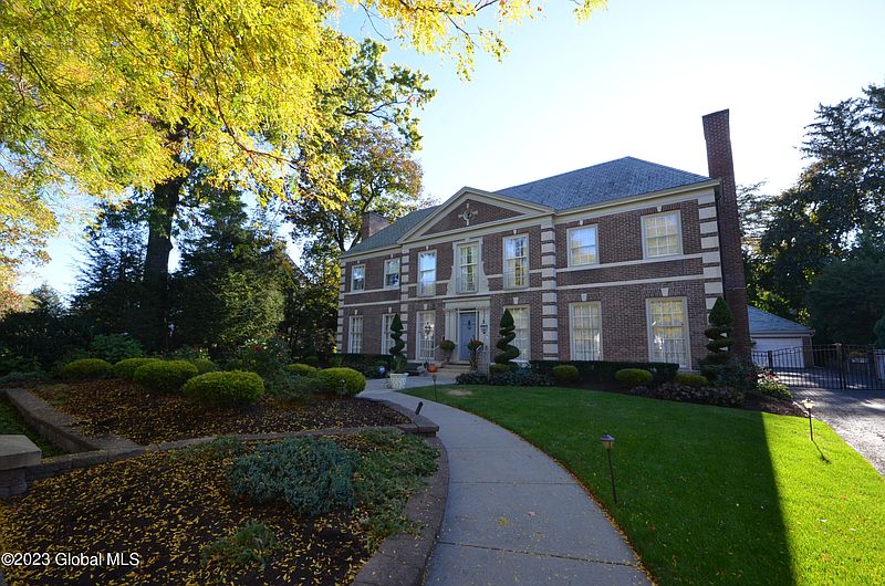 4th image of 23 Marion Avenue