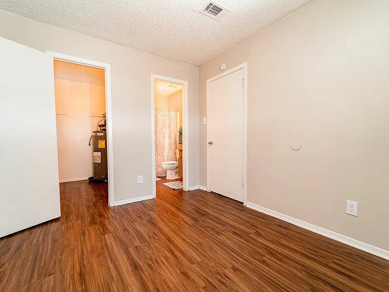 2359 Highland Rd — Photo 6