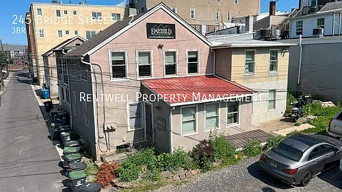 245 Bridge St #2 Photo 1