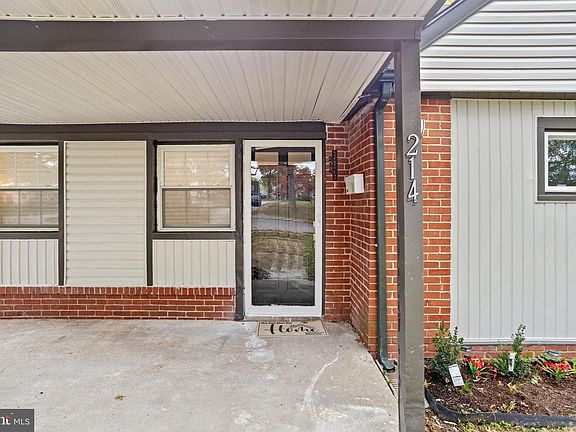 5th image of 214 Oxford Cir