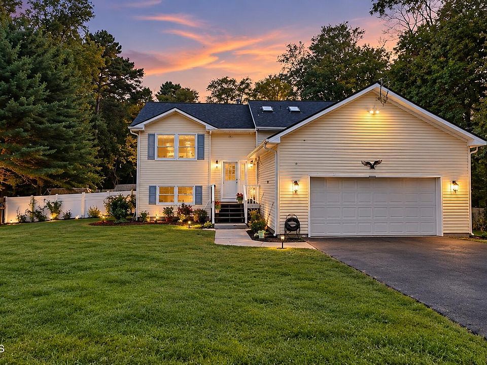 1st image of 1055 Farmingdale Road