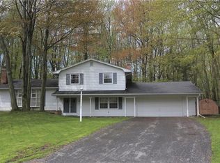 1252 Old Farm Cir, Webster, NY 14580