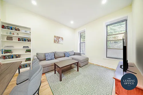 534 W 47th St #1R Photo 1
