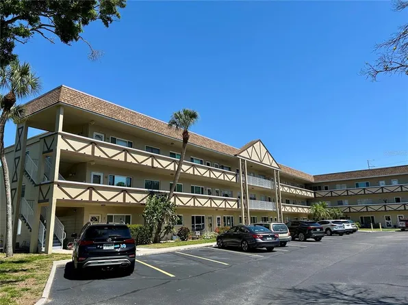 2464 Australia Way E APT 8, Clearwater, FL 33763