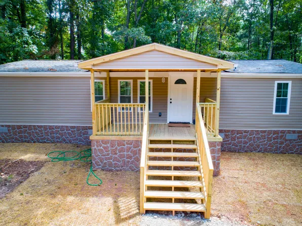 16 Garden Lake Dr, Carrollton, GA 30116
