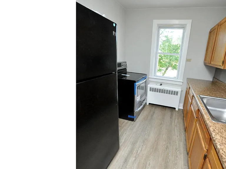 2221 Marne Hwy #2B — Photo 4