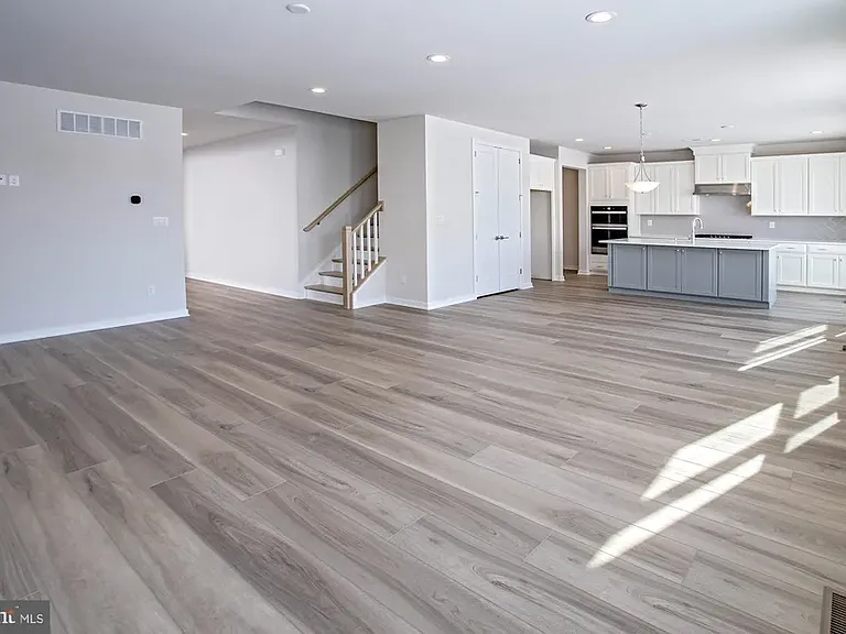 1611 N Lores Landing Rd — Photo 5
