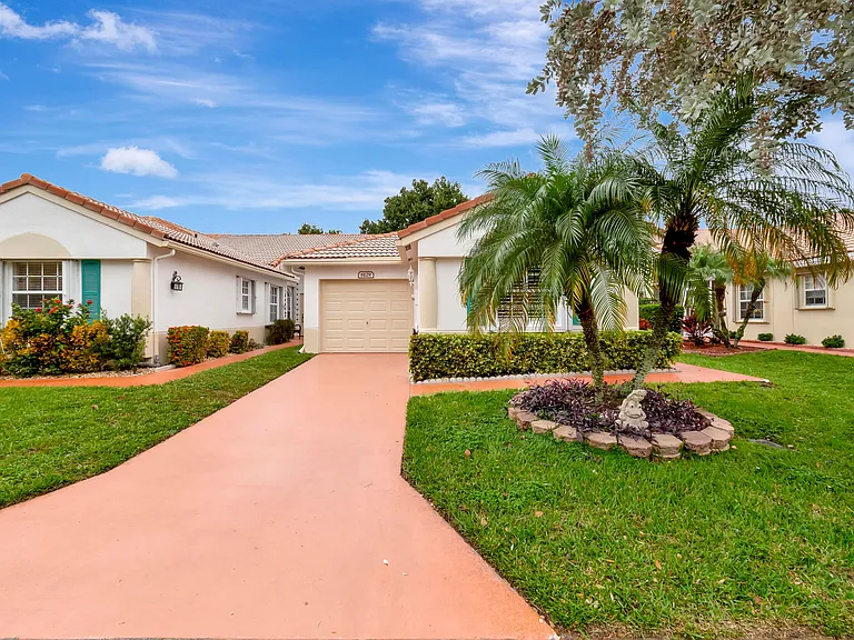 6129 Heliconia Rd — Photo 2