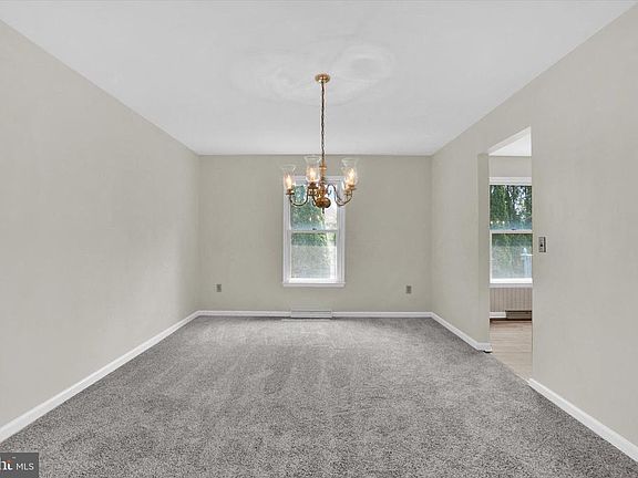 5th image of 417 White Rose Ln