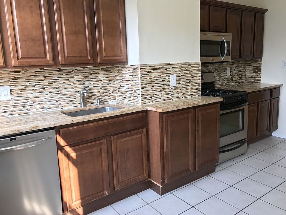 1st image of 411 Greenwood Ave #2