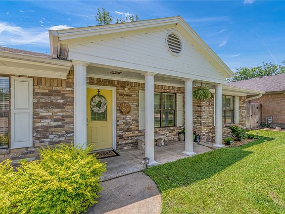 2nd image of 2608 Clearwood Ct