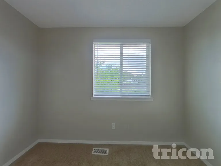 1721 S Genoa Way — Photo 7