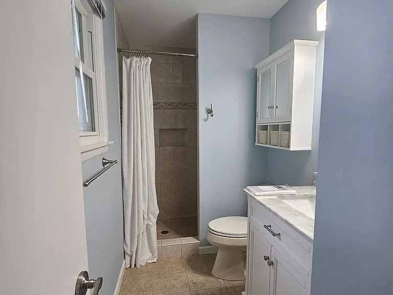 400 Spring Lea Dr — Photo 11