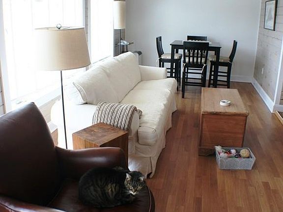 3rd image of 547 White Cliff Dr