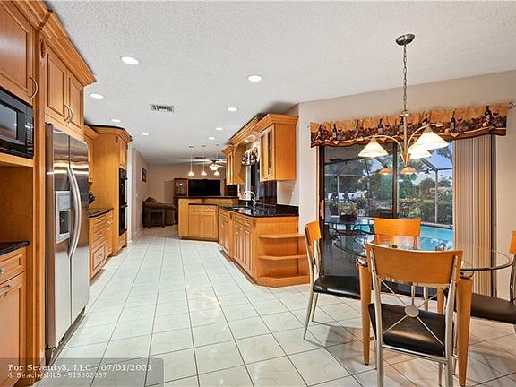 4th image of 202 NW 94th Way