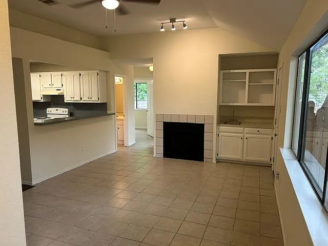825 Mica Ln — Photo 4