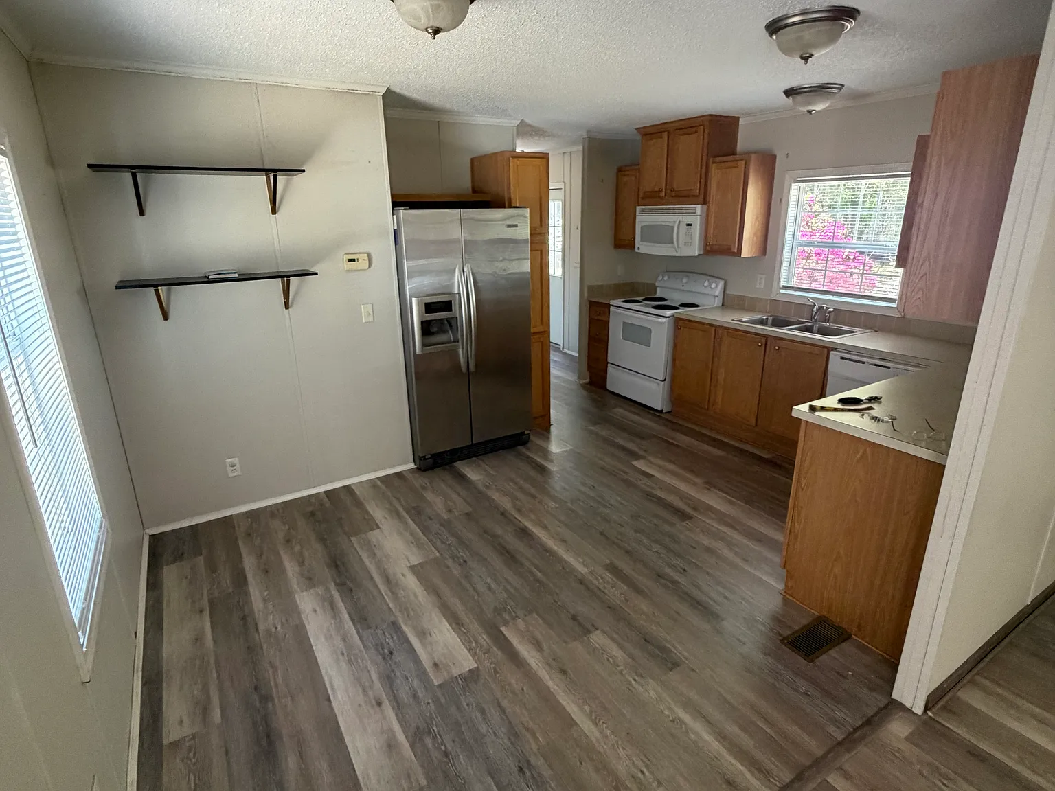 3 bed, 1300 sqft, $2,000 — Photo 4